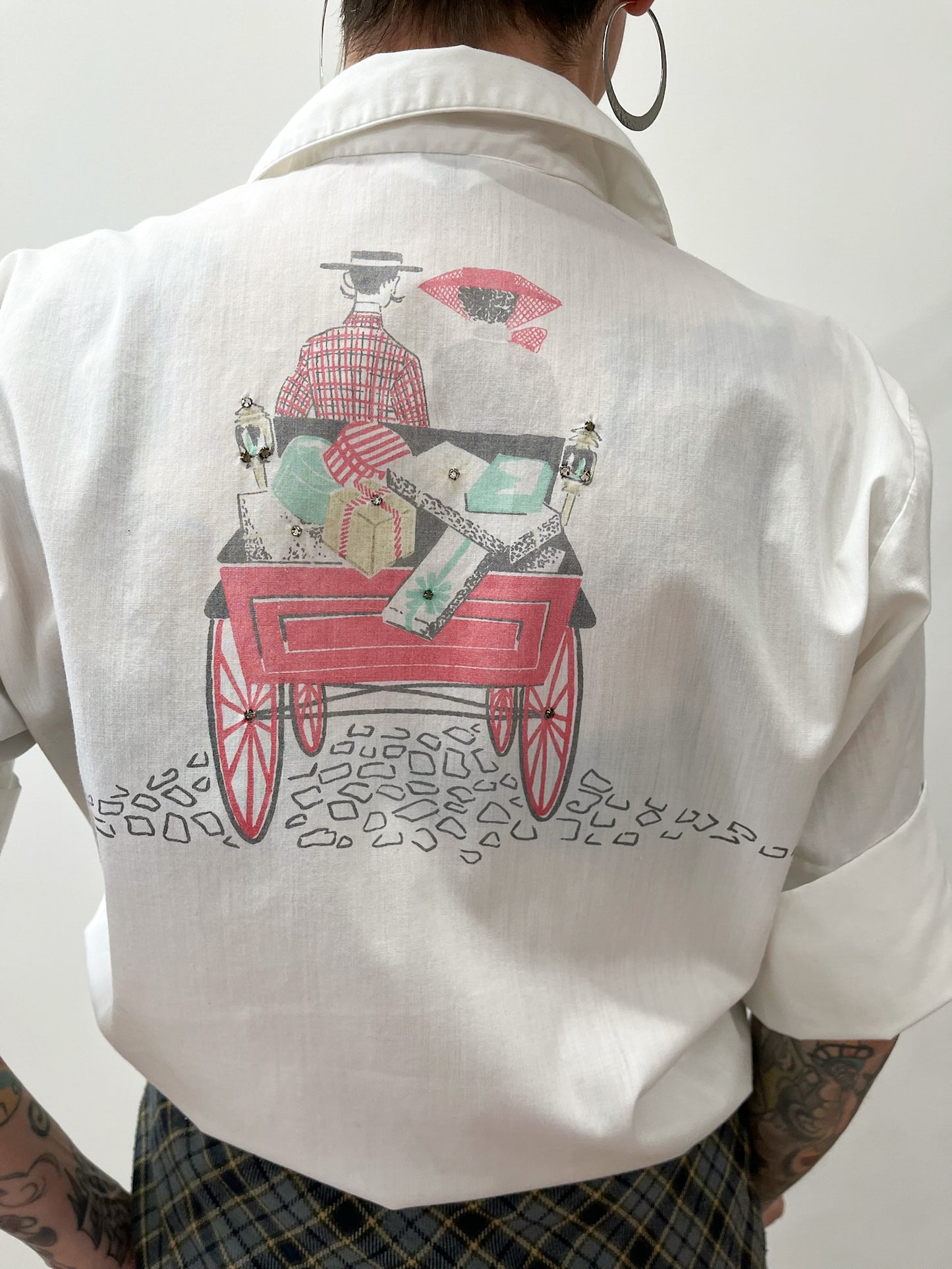 1950s Vintage Holiday Tree Carriage Ride Christmas Presents Novelty Sequin Blouse