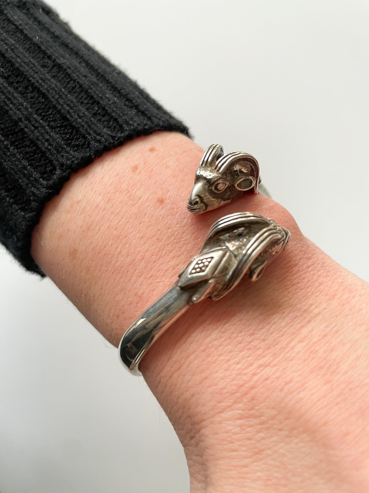 1960s Vintage Sterling Silver Double Ram Heads Aries Cuff Bracelet