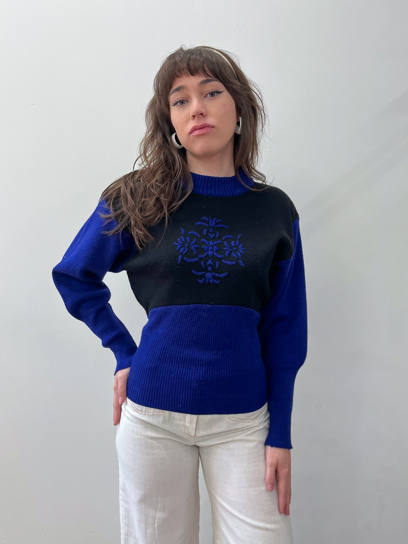 1980s Vintage Black and Indigo Purple Fitted Sweater