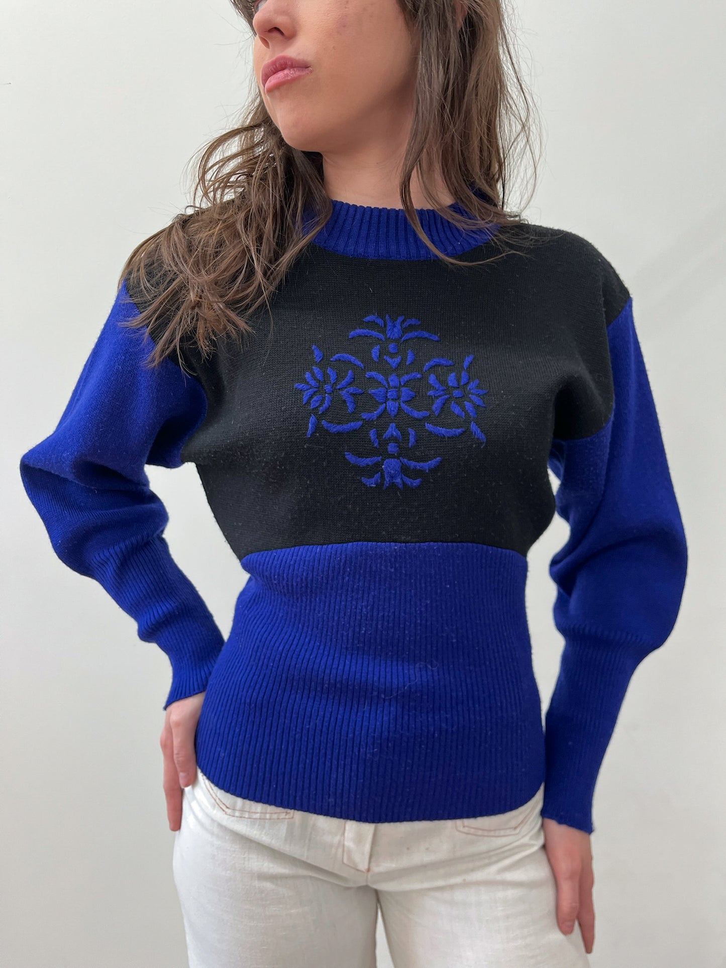 1980s Vintage Black and Indigo Purple Fitted Sweater