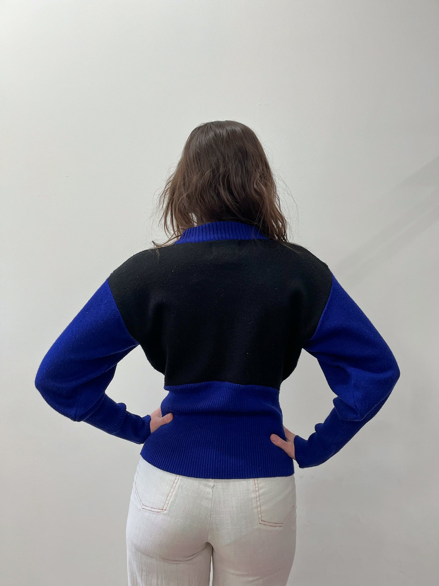 1980s Vintage Black and Indigo Purple Fitted Sweater