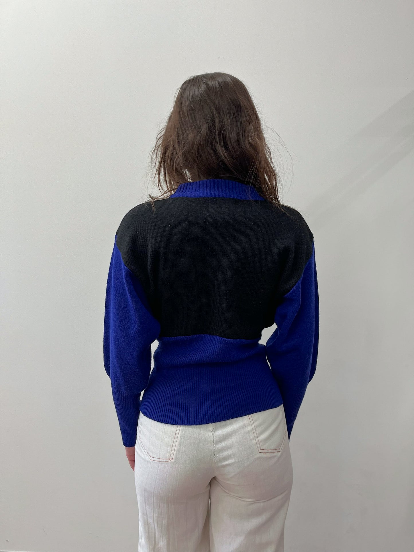 1980s Vintage Black and Indigo Purple Fitted Sweater