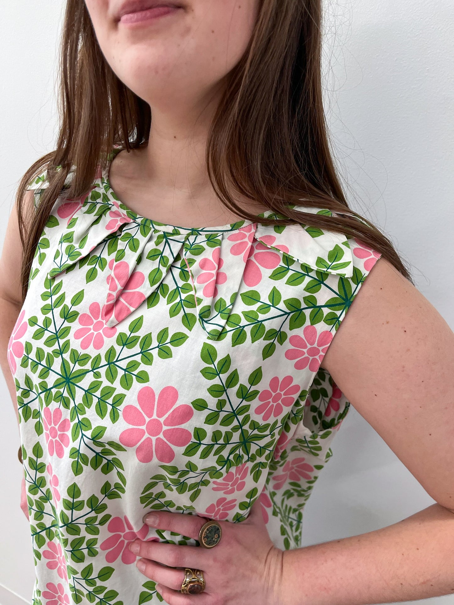 1960s Vintage Floral Kaleidoscope Cotton Petal Collar Mod Shift Dress