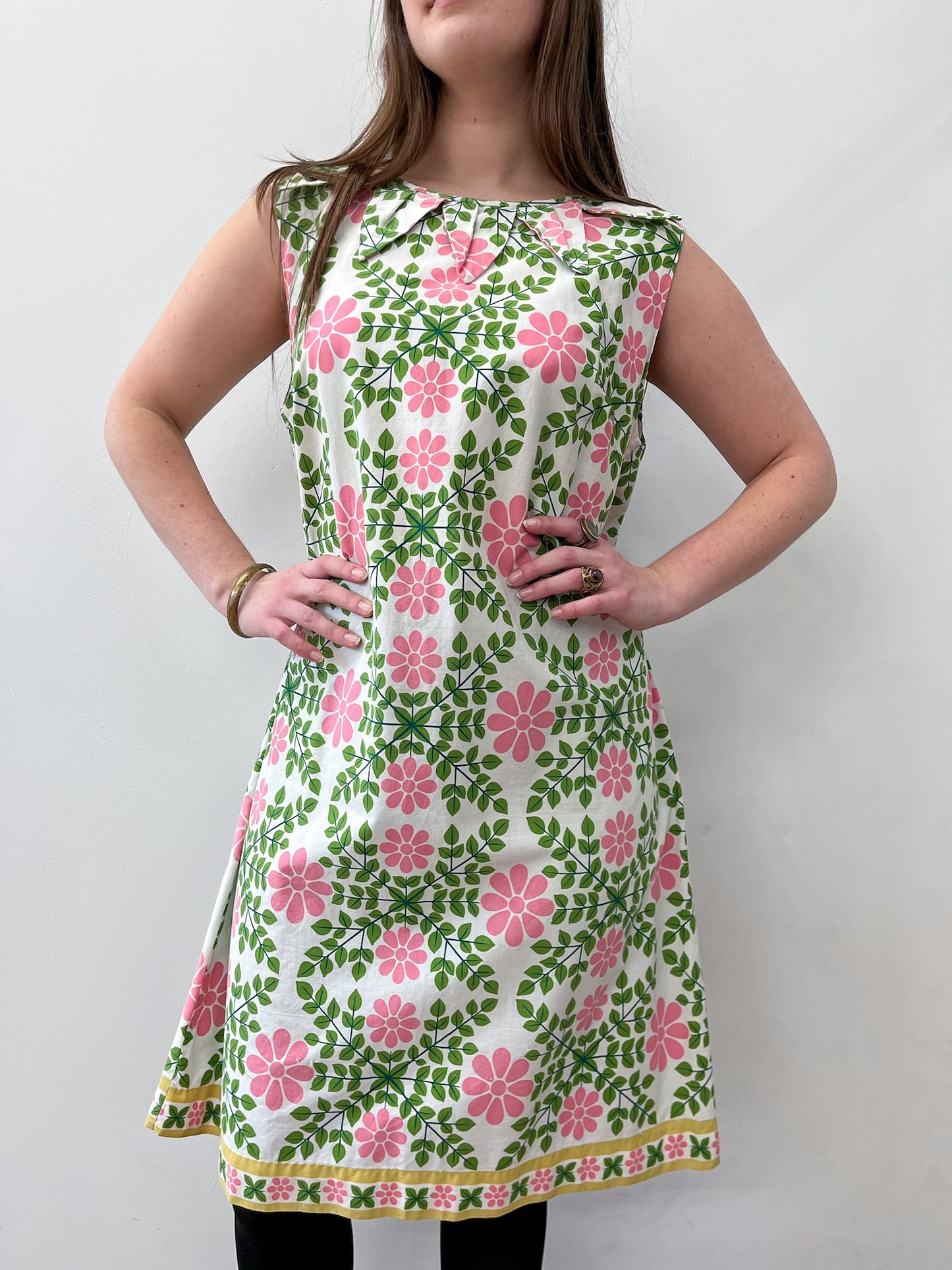 1960s Vintage Floral Kaleidoscope Cotton Petal Collar Mod Shift Dress