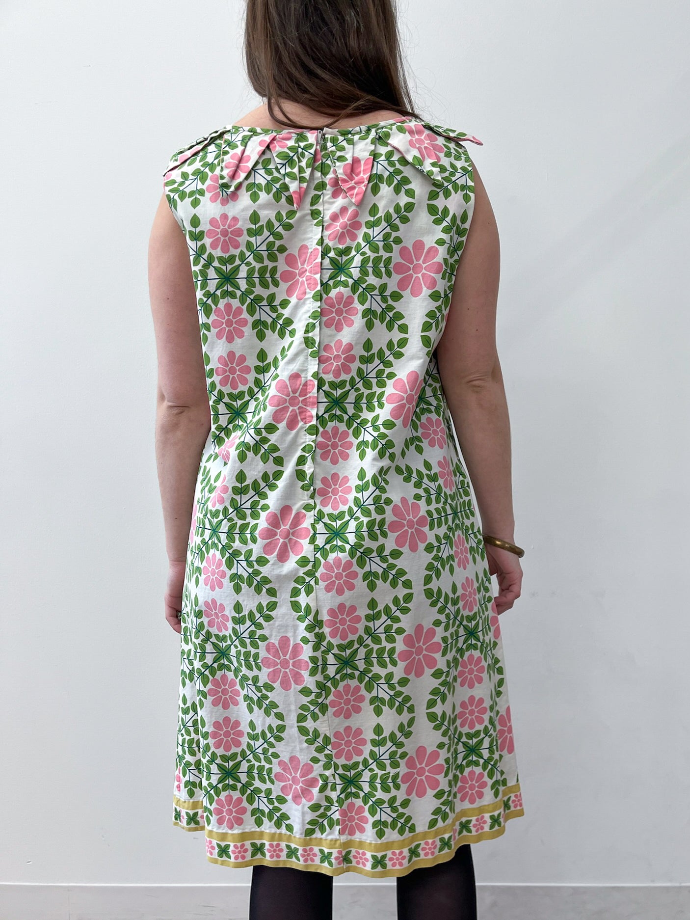 1960s Vintage Floral Kaleidoscope Cotton Petal Collar Mod Shift Dress