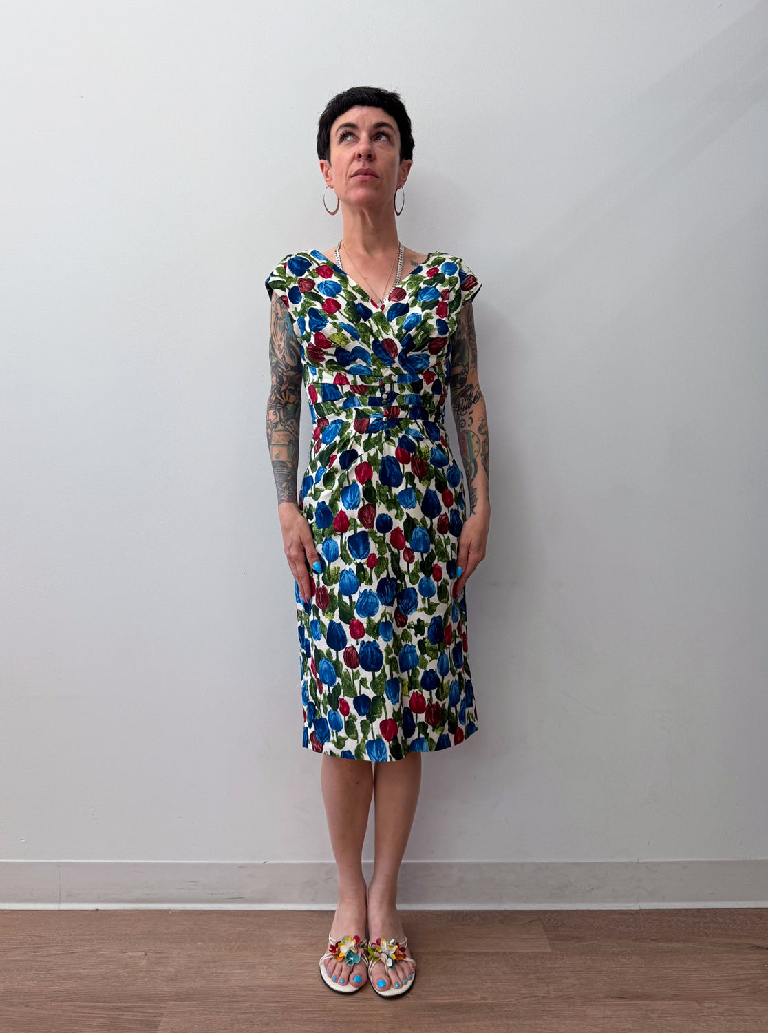1950s Vintage Painted Tulips Print Wiggle Cocktail Party Dress