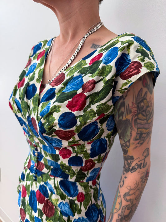 1950s Vintage Painted Tulips Print Wiggle Cocktail Party Dress