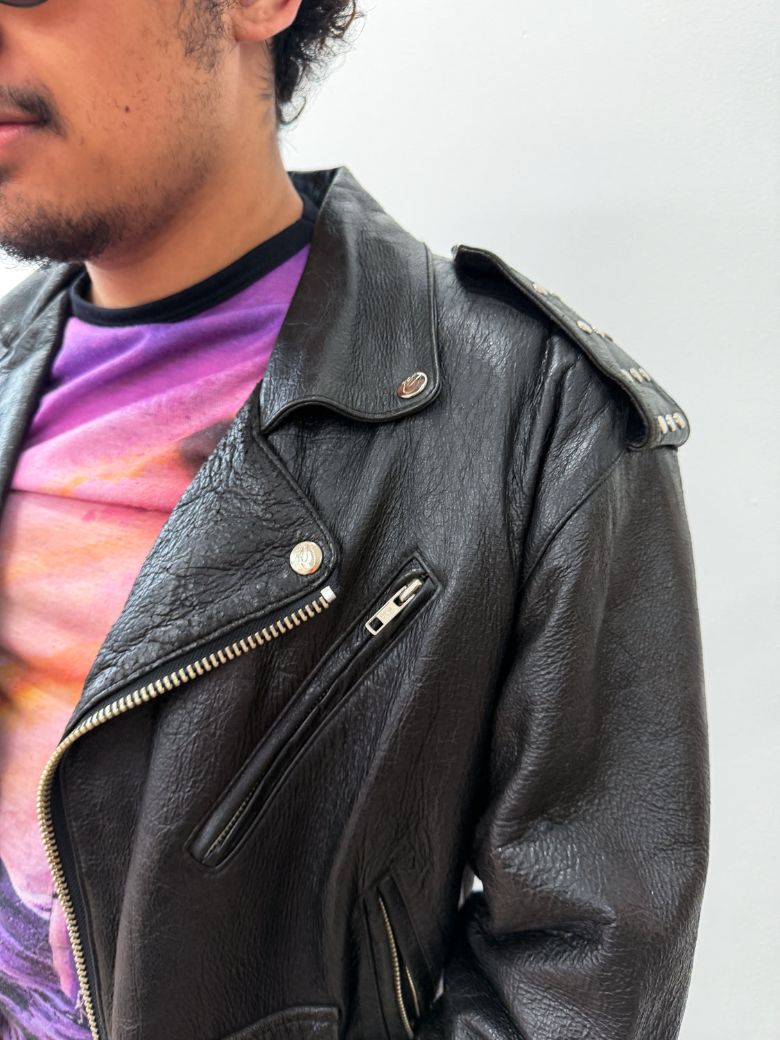 ジャケット・アウター 1980s 90s ROOTS Black Leather Zip Jacket 1990s Vintage Fox Run Black Studded Leather Motorcycle Jacket