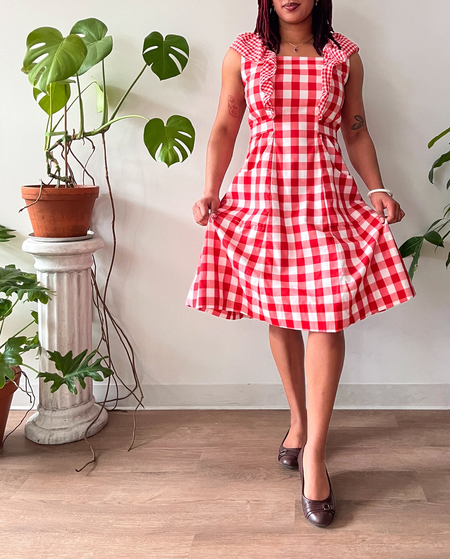 1970s Vintage Red Gingham Ruffle Sleeveless Dress with Big Pockets 1970s Vintage Red Gingham Ruffle Sleeveless Dress with Big Pockets