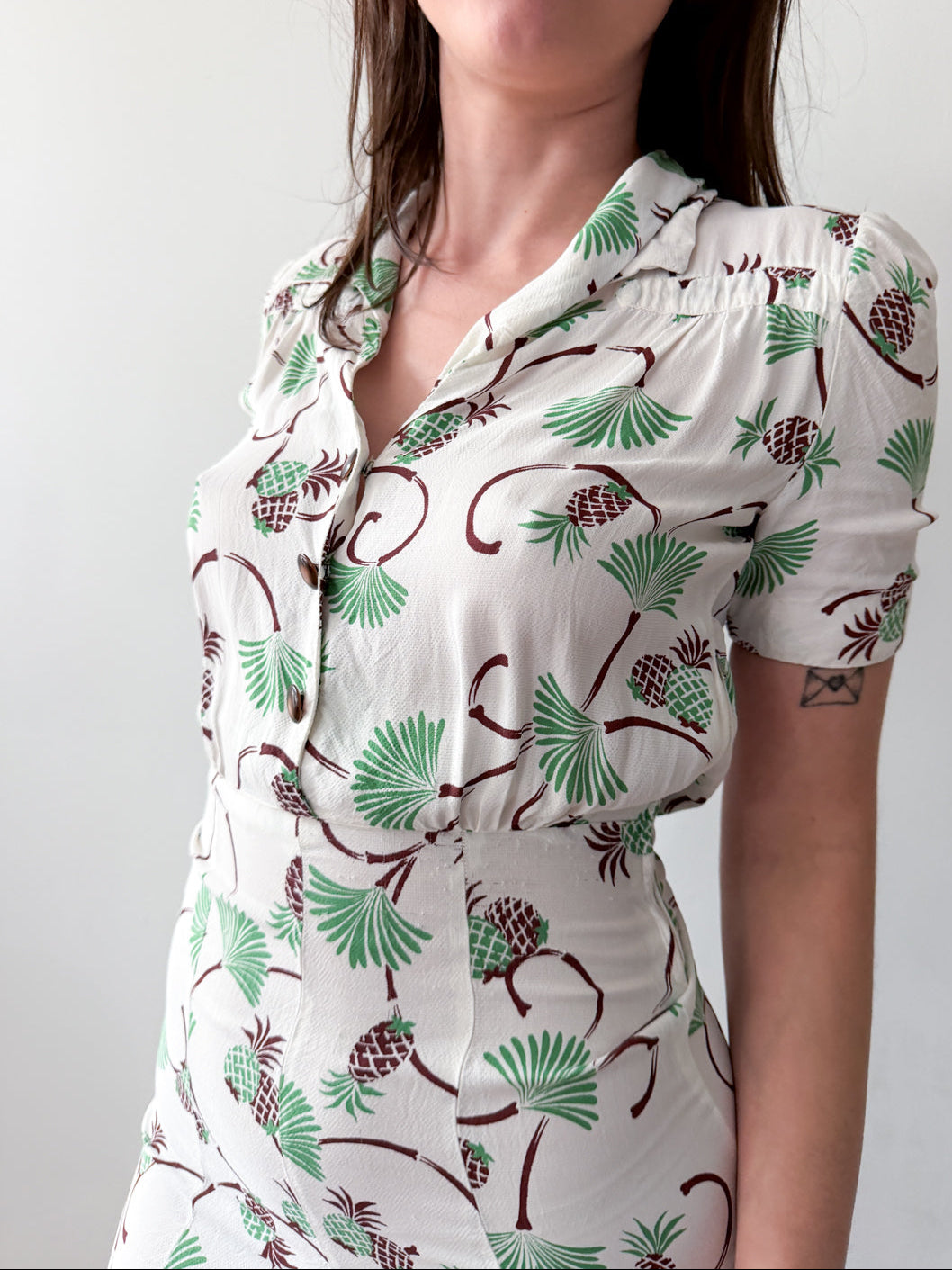 1940s Vintage Pineapple Novelty Print Rayon Day Dress