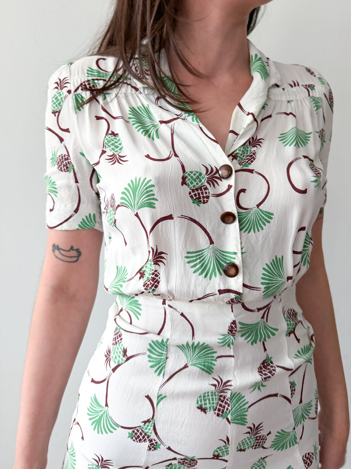 1940s Vintage Pineapple Novelty Print Rayon Day Dress