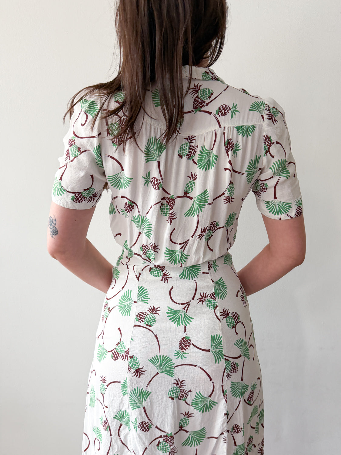 1940s Vintage Pineapple Novelty Print Rayon Day Dress