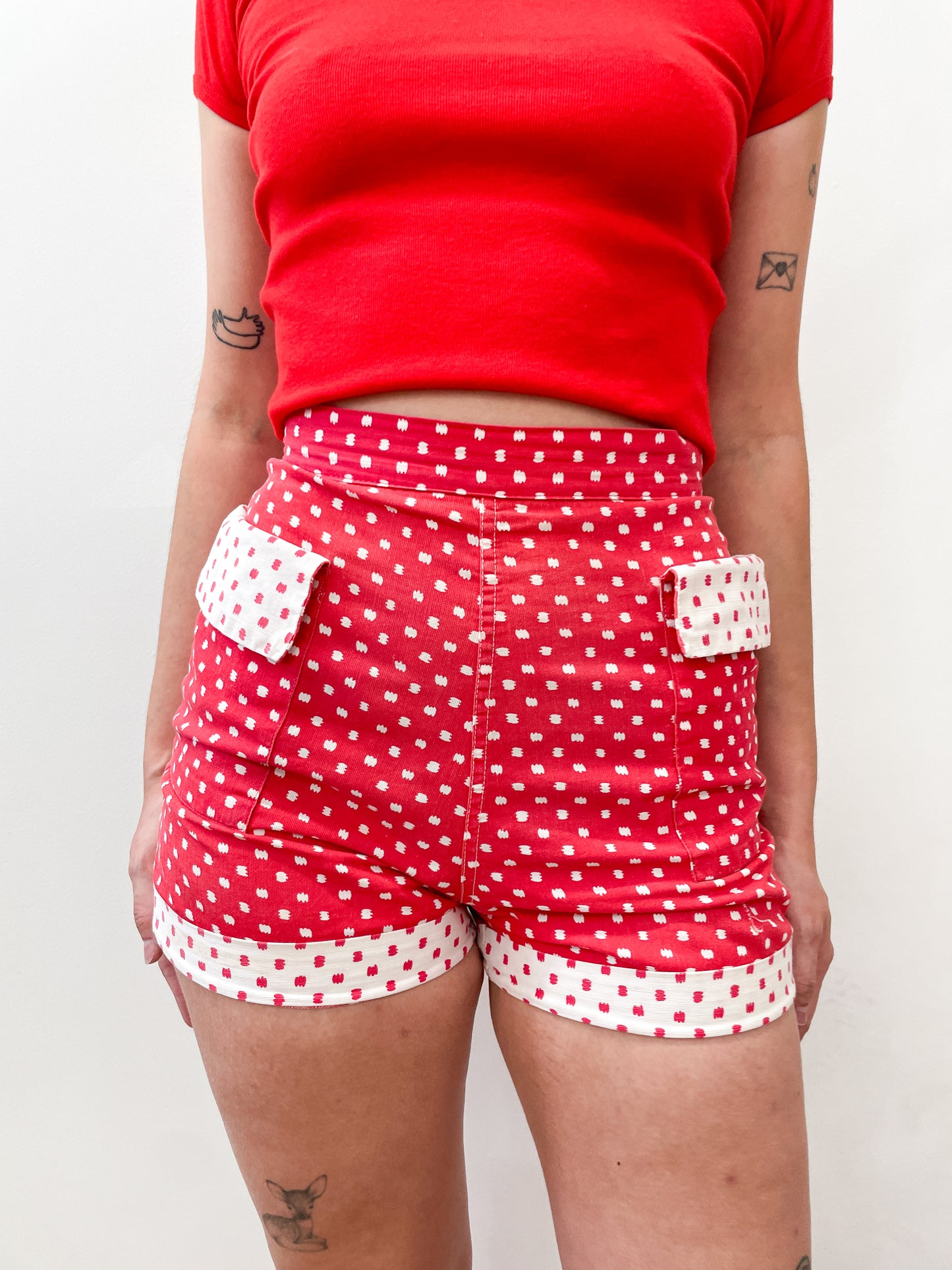 1950s Vintage High Waist Red and White Patterned Pinup Shorts