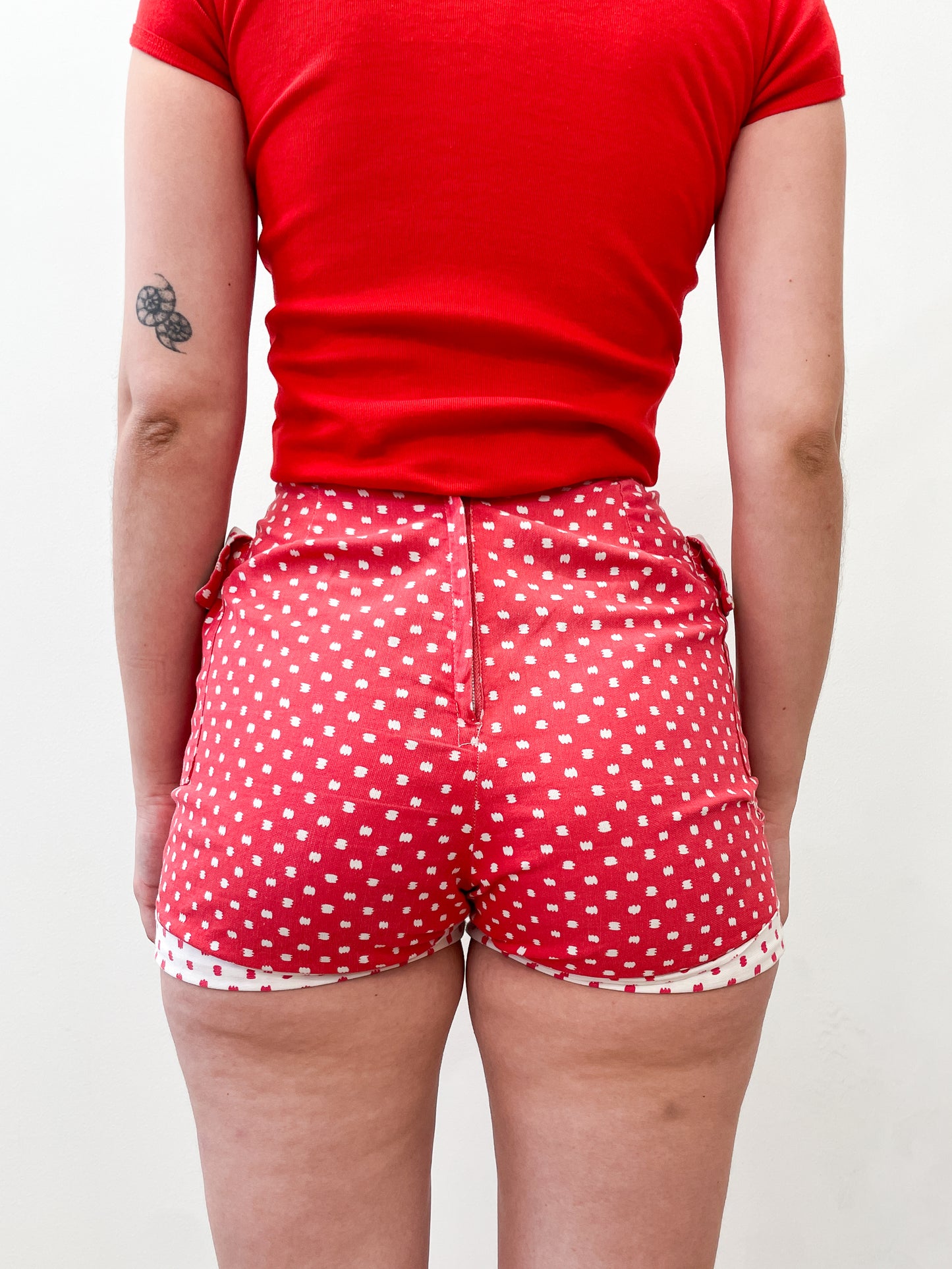 1950s Vintage High Waist Red and White Patterned Pinup Shorts