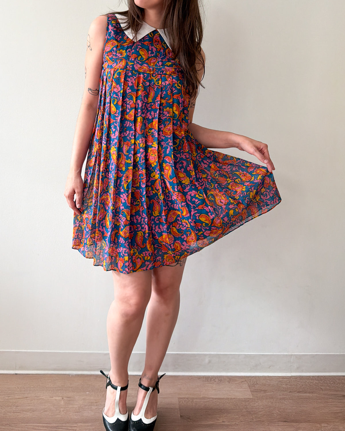 1960s Vintage Mod Pleated Paisley Peter Pan Collar Mini Dress