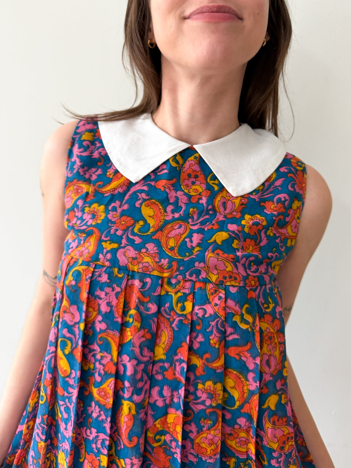 1960s Vintage Mod Pleated Paisley Peter Pan Collar Mini Dress