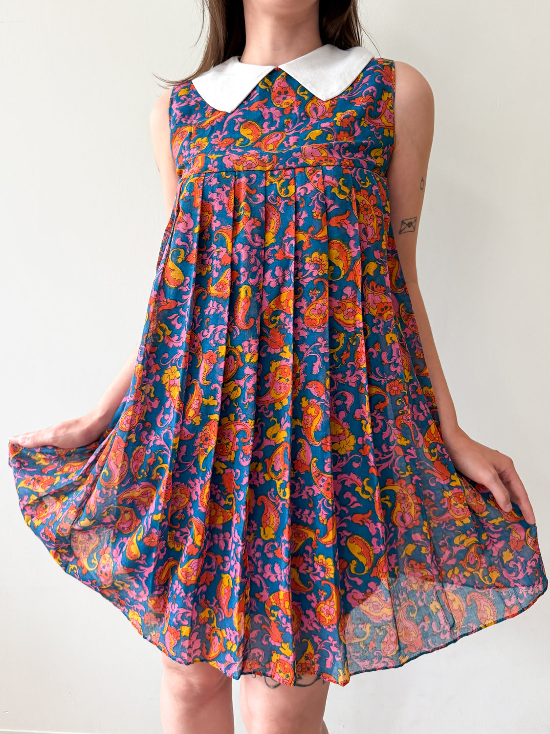1960s Vintage Mod Pleated Paisley Peter Pan Collar Mini Dress