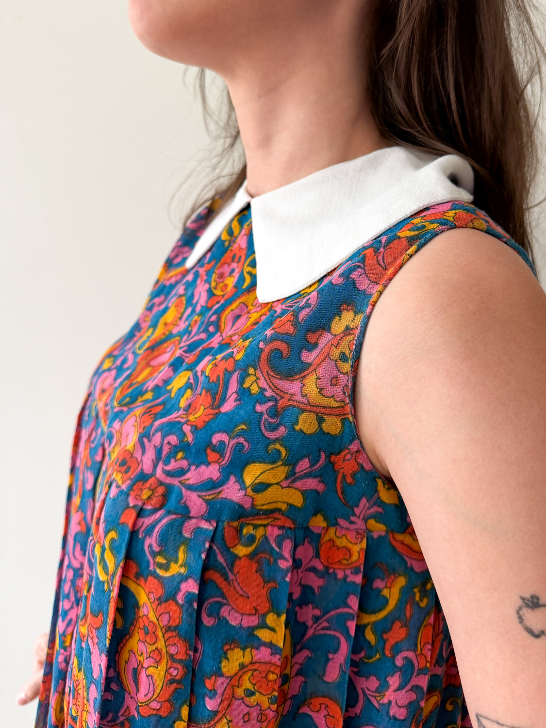 1960s Vintage Mod Pleated Paisley Peter Pan Collar Mini Dress