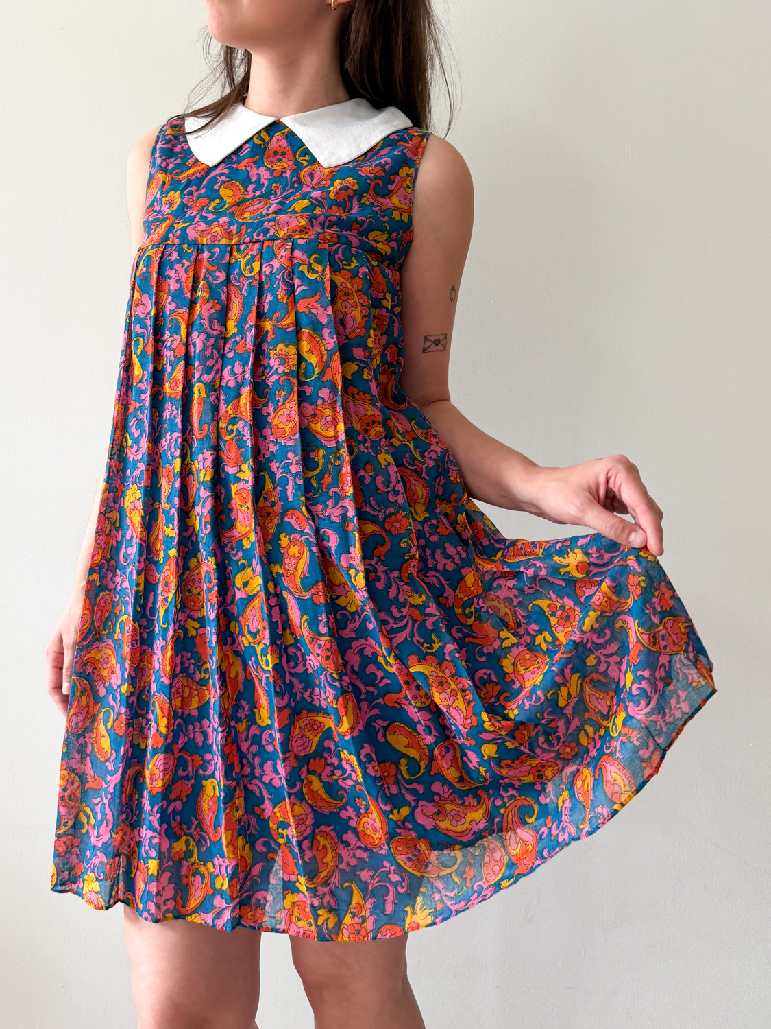 1960s Vintage Mod Pleated Paisley Peter Pan Collar Mini Dress