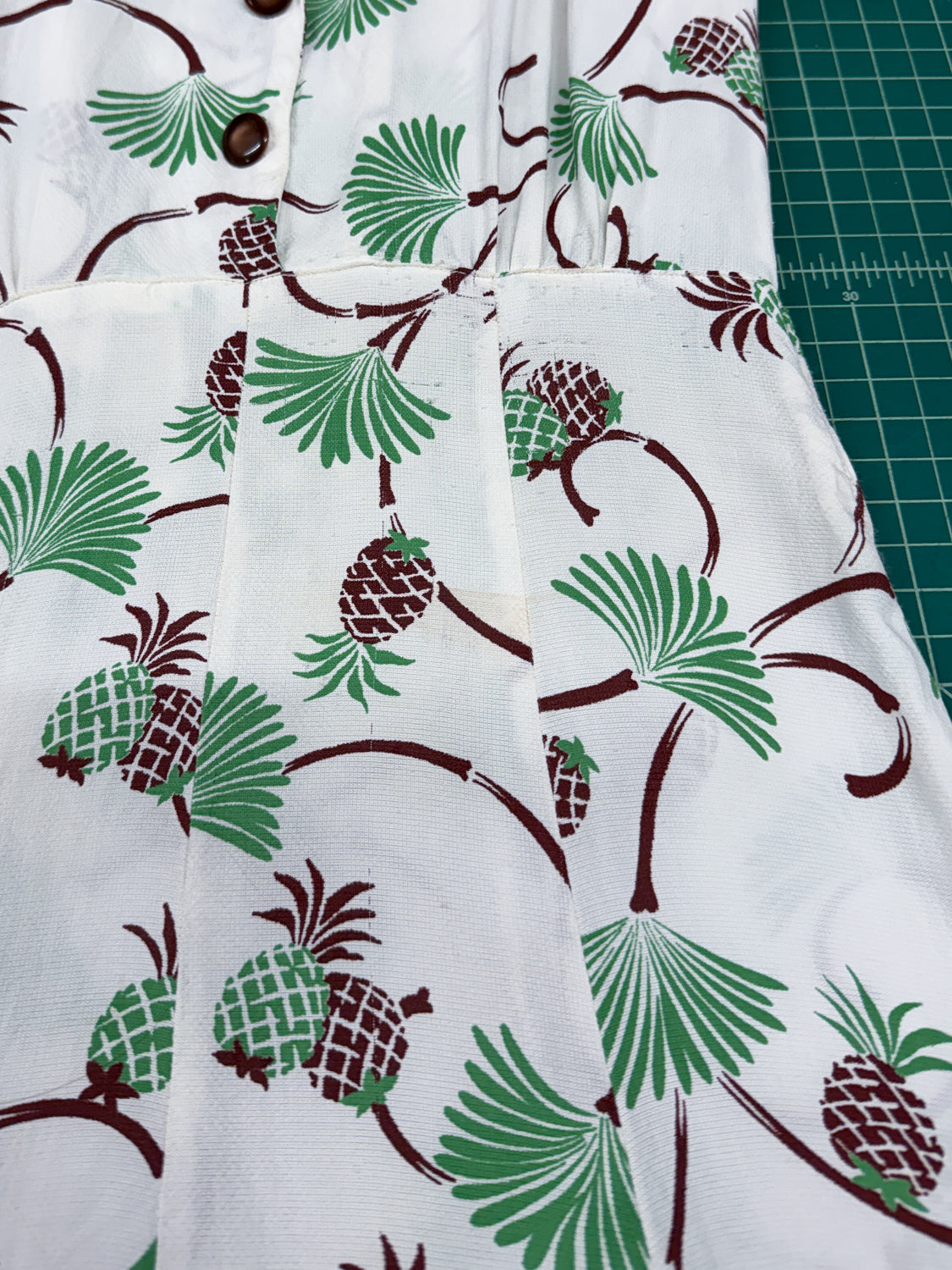 1940s Vintage Pineapple Novelty Print Rayon Day Dress