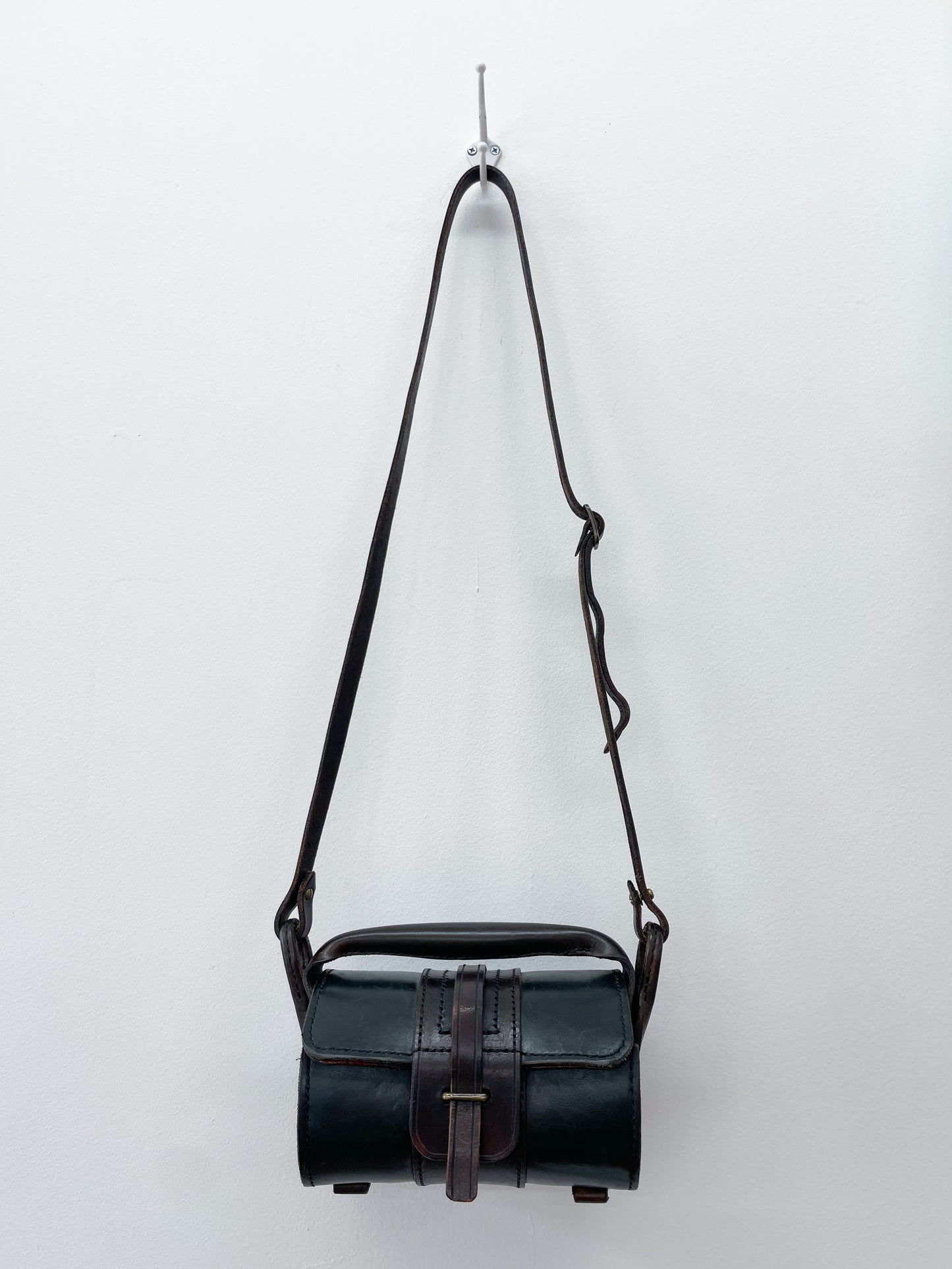 1970s Vintage Thick Dark Brown Leather Box Purse