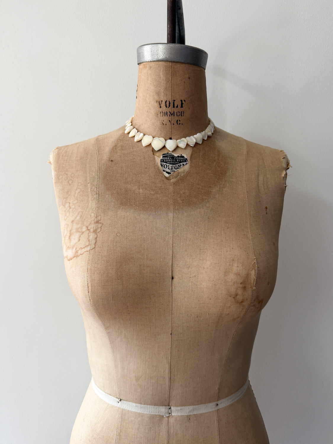 1990s Vintage Mother of Pearl Heart Choker Necklace