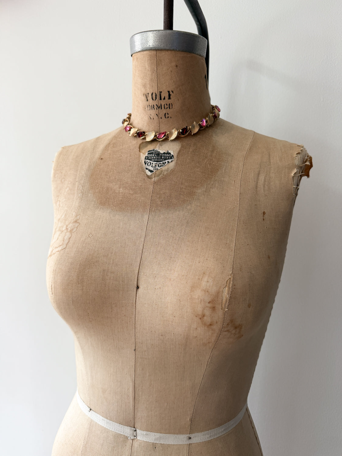 1950s Vintage Pink + Red Rhinestones Gold-Toned Leaf Choker Necklace