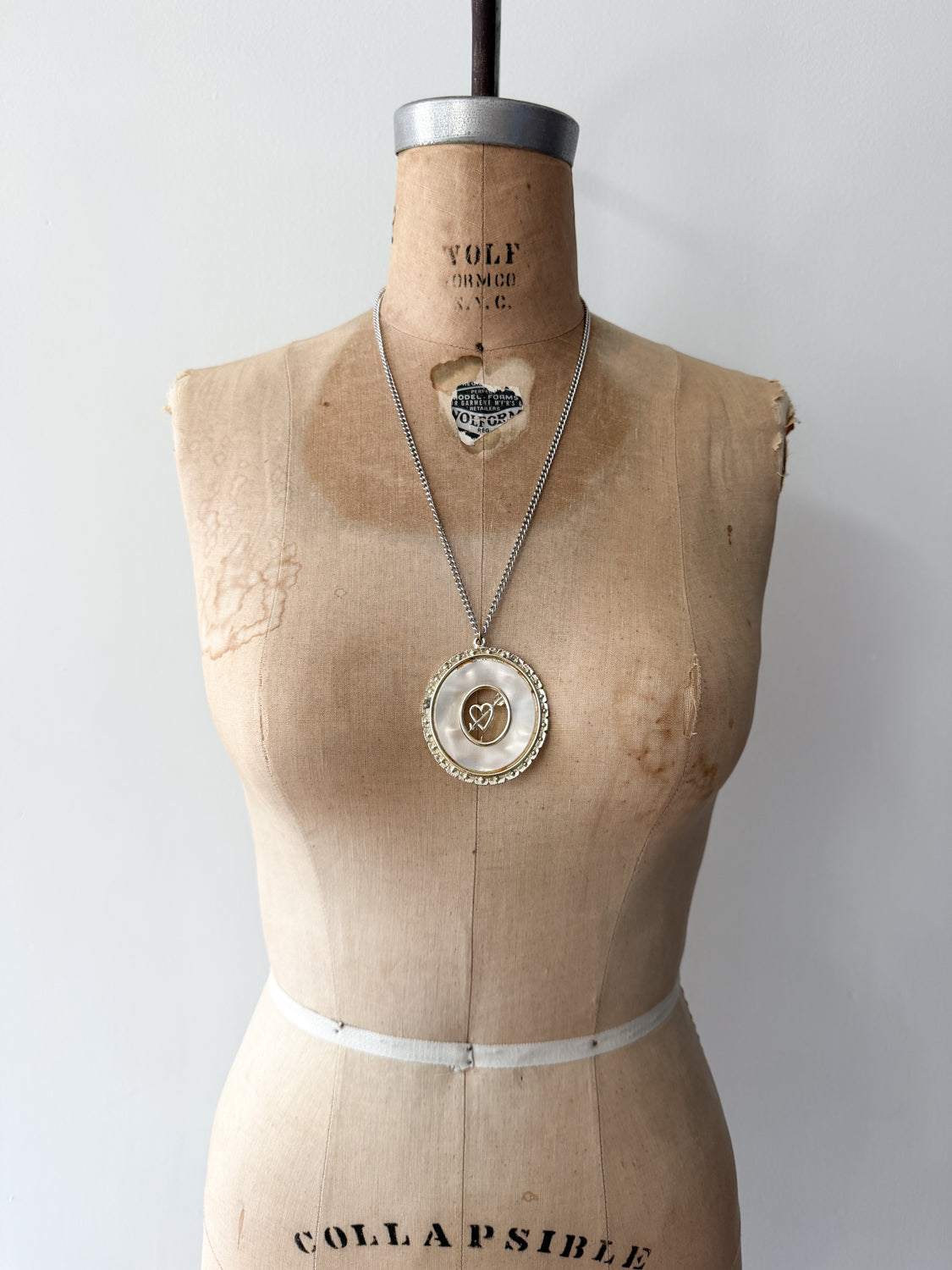 1970s Vintage Cross My Heart Mother of Pearl Necklace