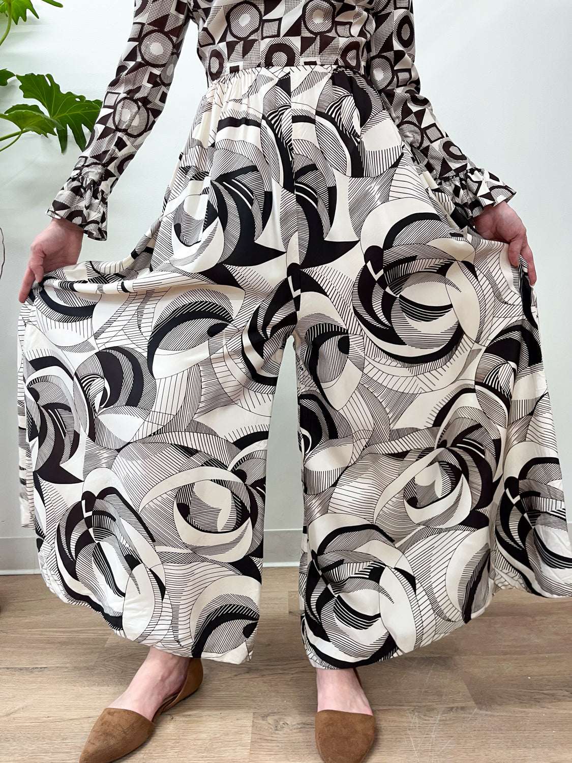 1970s Vintage Abstract Brown And White Patterned Ruffle Jumpsuit