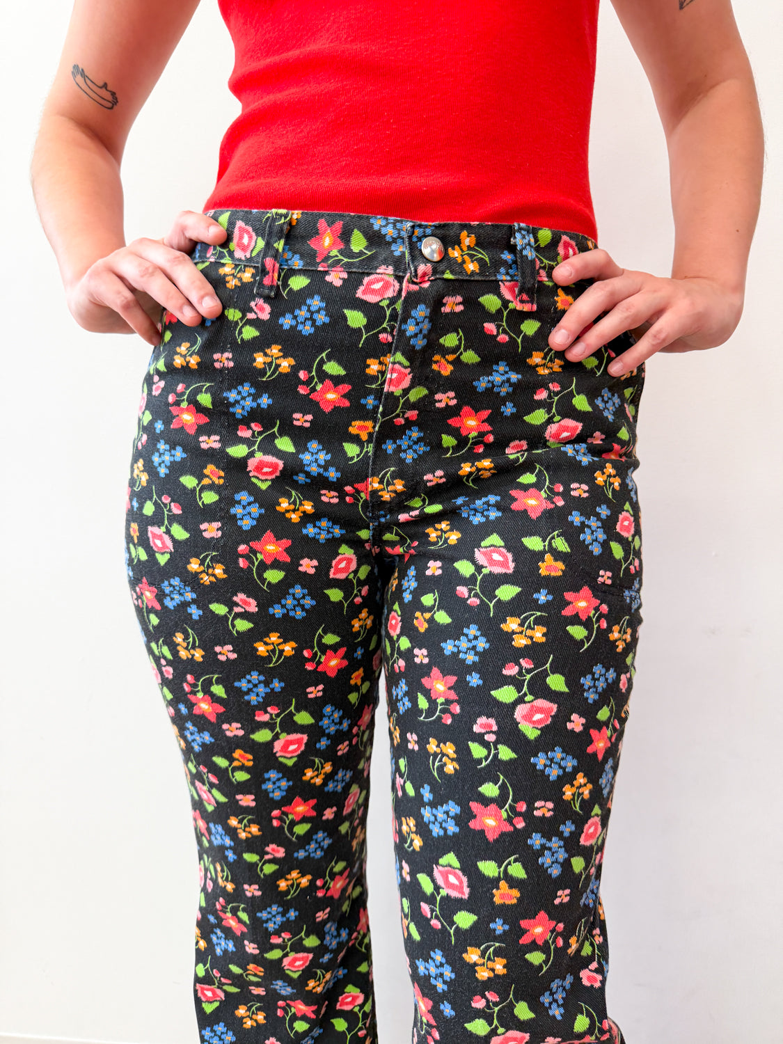 1970s Vintage Wrangler Dark Floral Print Pants