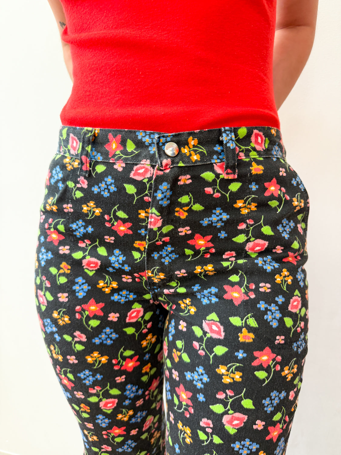 1970s Vintage Wrangler Dark Floral Print Pants
