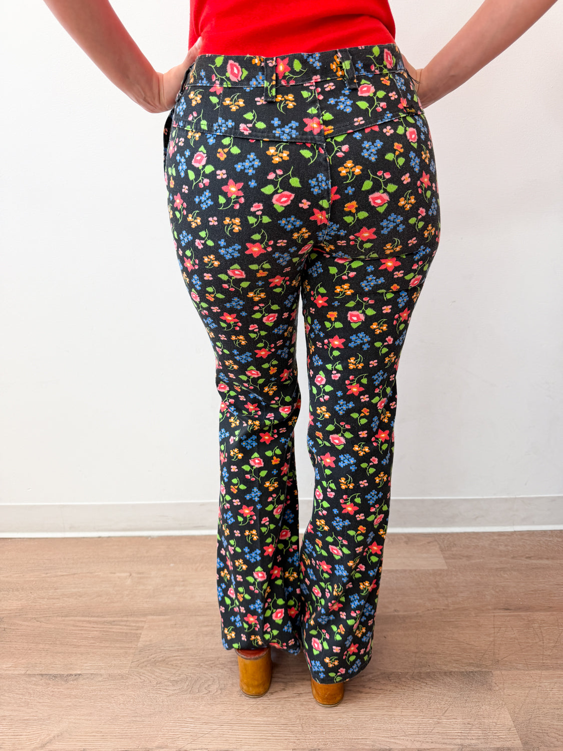 1970s Vintage Wrangler Dark Floral Print Pants