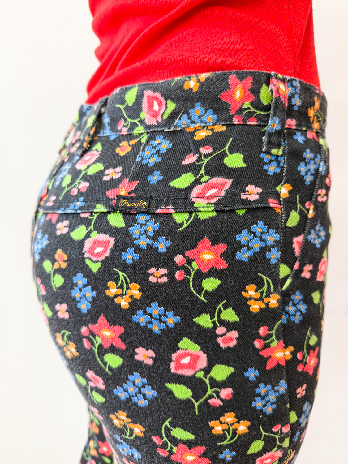 1970s Vintage Wrangler Dark Floral Print Pants