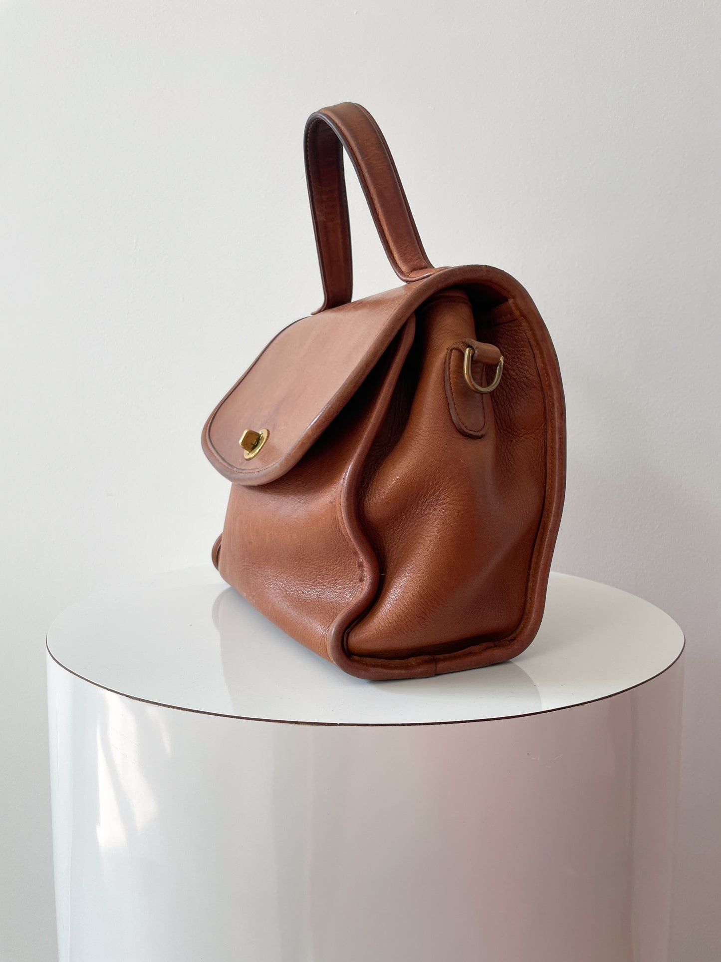 1990s Vintage COACH Manor Leather 9977 Handbag in British Tan