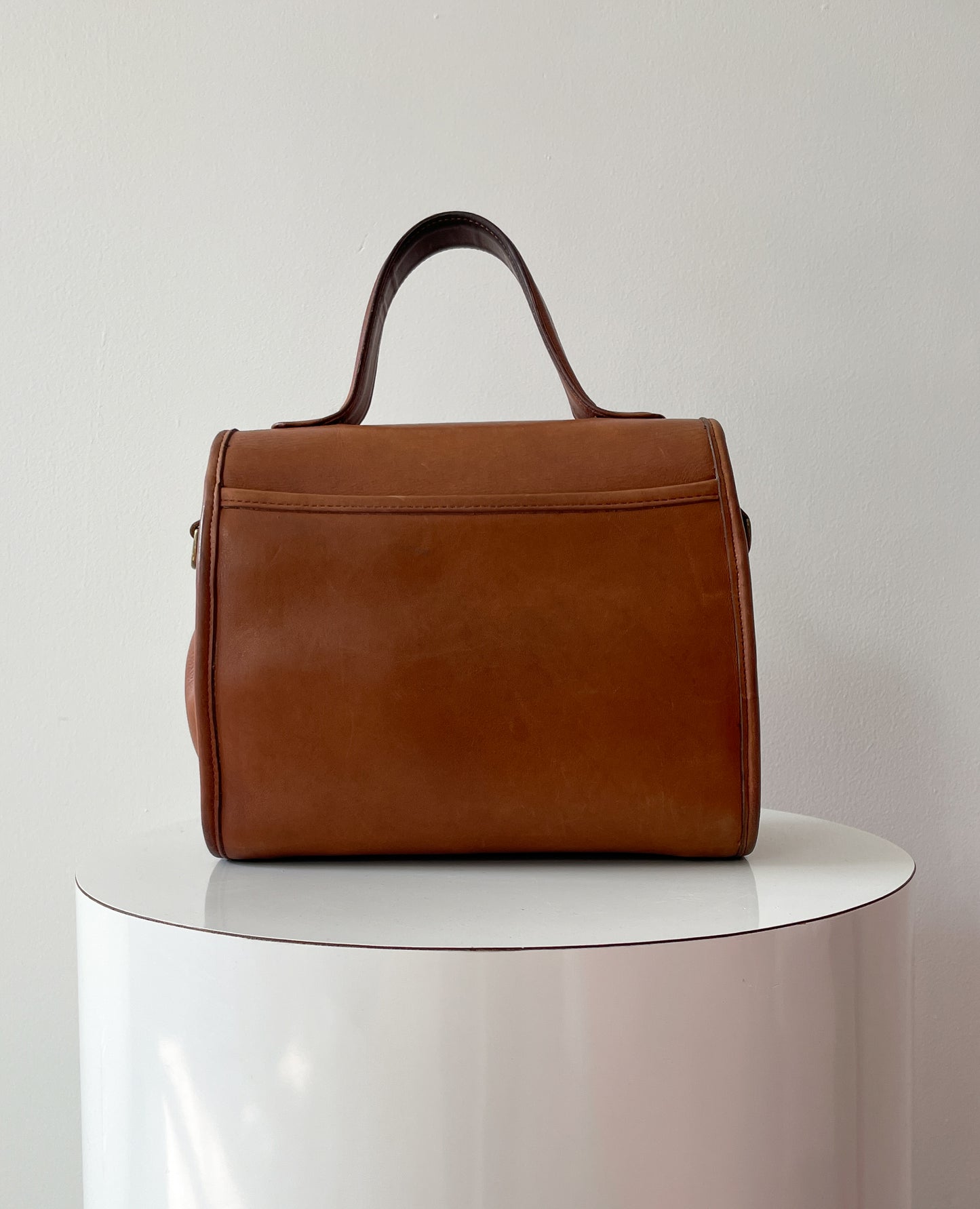 1990s Vintage COACH Manor Leather 9977 Handbag in British Tan