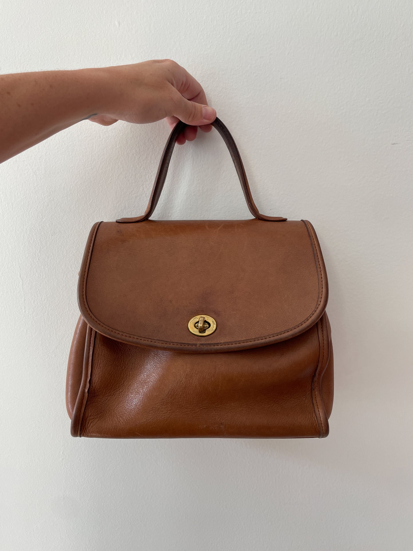 1990s Vintage COACH Manor Leather 9977 Handbag in British Tan