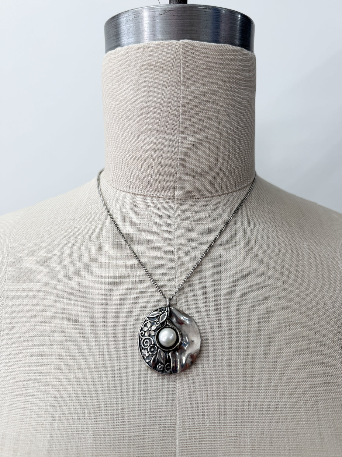1980s Vintage Floral & Pearl Sterling Abstracted Circle Necklace