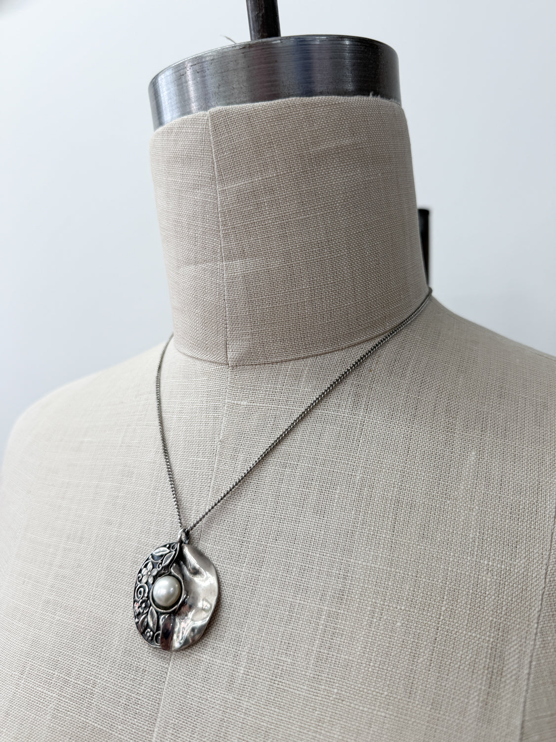 1980s Vintage Floral & Pearl Sterling Abstracted Circle Necklace