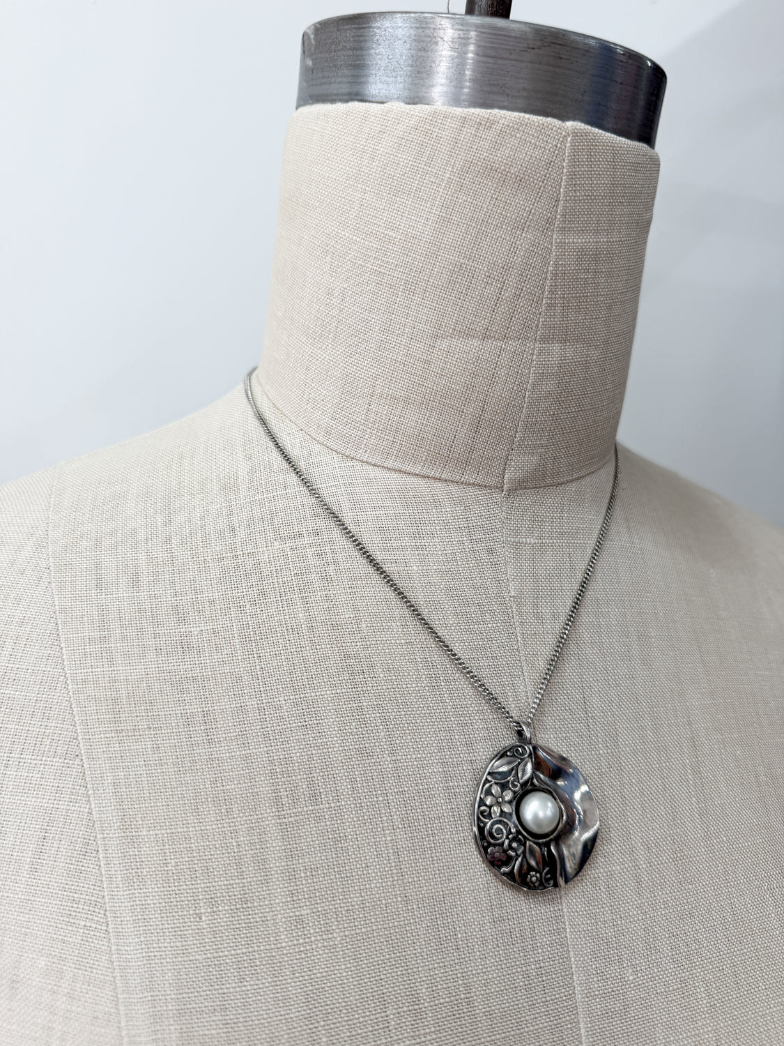 1980s Vintage Floral & Pearl Sterling Abstracted Circle Necklace