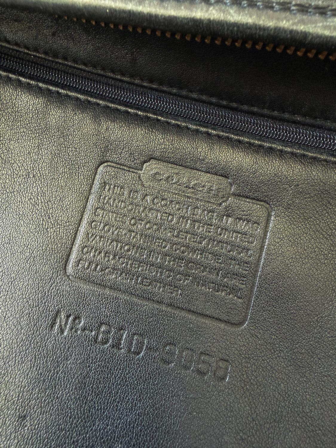 Y2K 2000s Vintage 9058 COACH Legacy Hobo Bag Authenticated