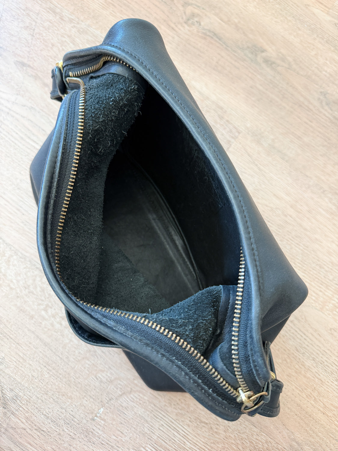 Y2K 2000s Vintage 9058 COACH Legacy Hobo Bag Authenticated