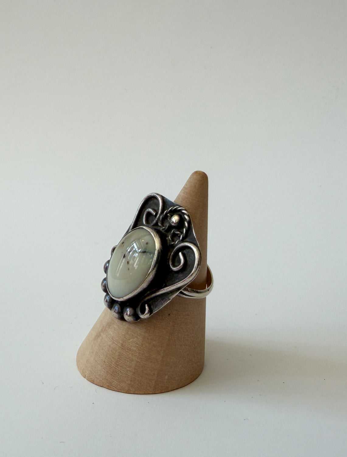 1990s Vintage Sterling & Milky White Agate Ring