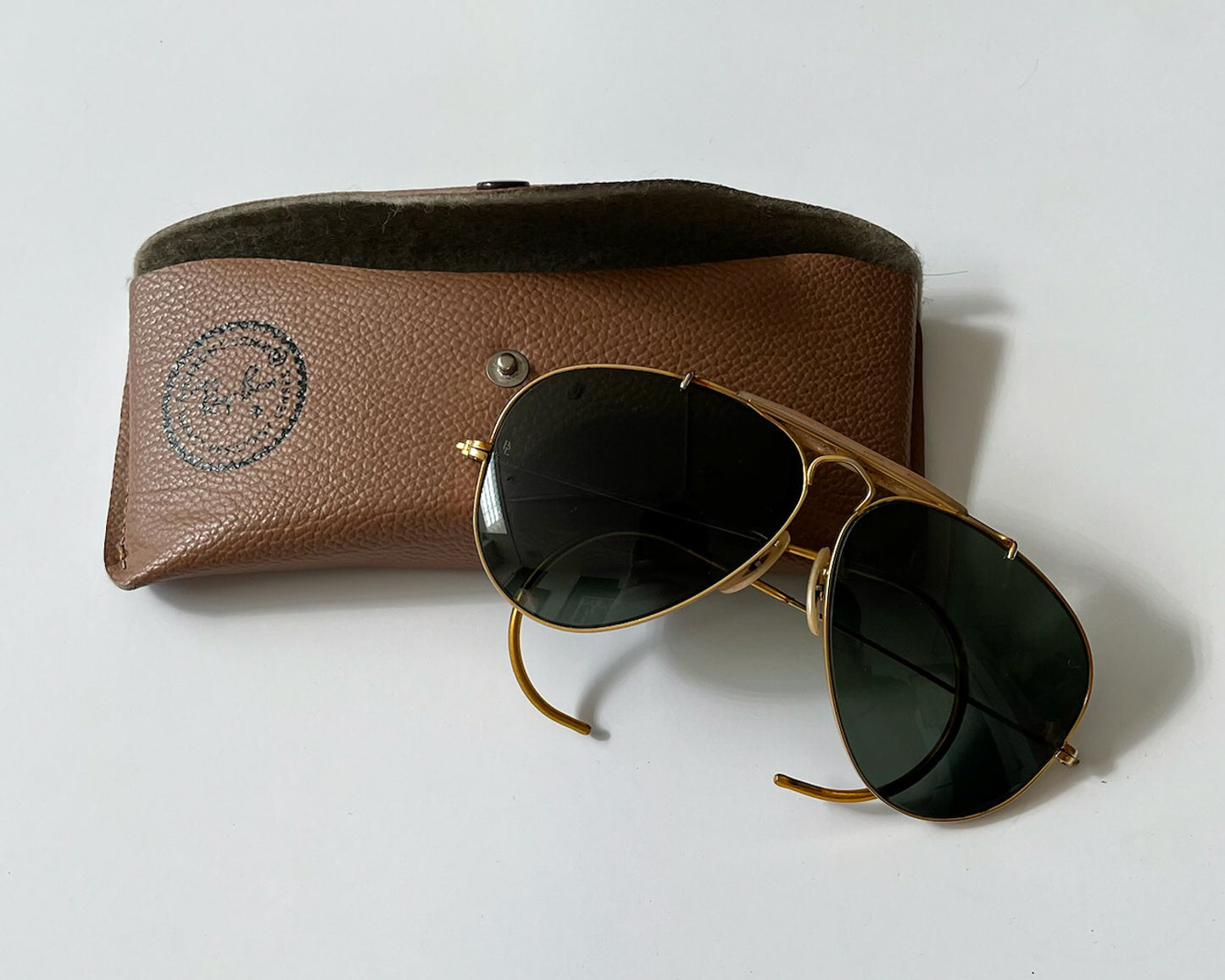 1998 Vintage Ray-Ban Gold Rimmed Aviator Sunglasses Made in USA by Bausch & Lomb