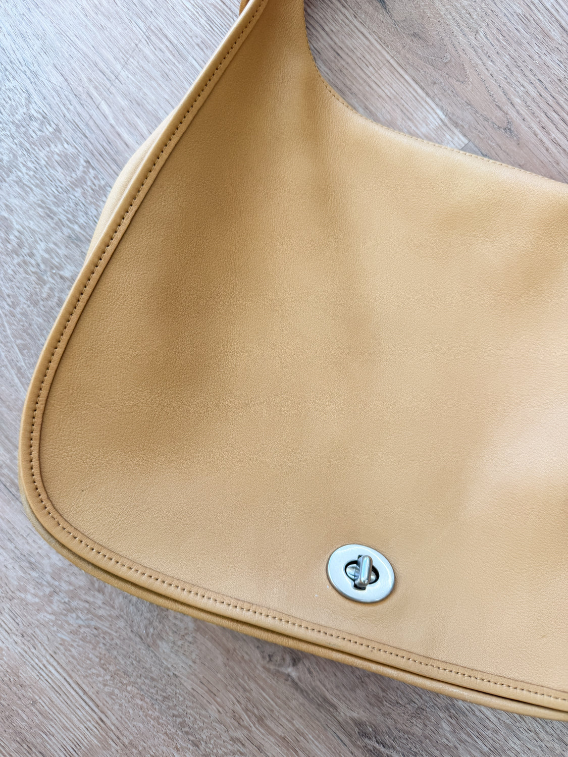 Y2K 2000s COACH 2002 Legacy Leather Crescent Bag 9718