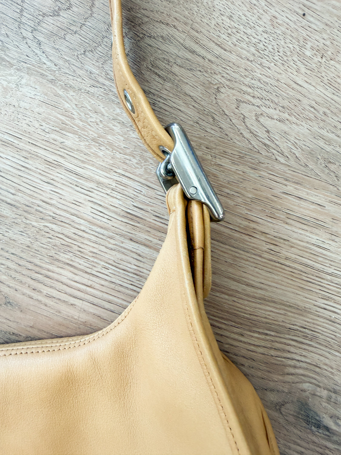 Y2K 2000s COACH 2002 Legacy Leather Crescent Bag 9718