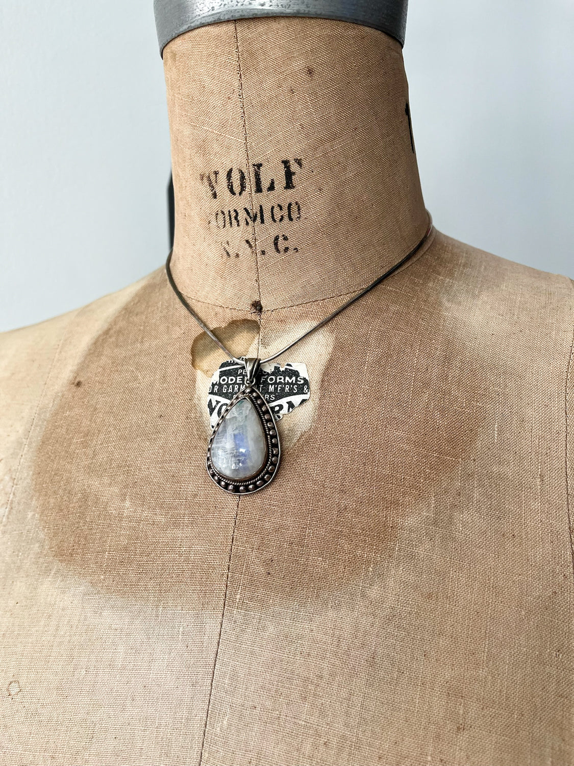 1980s Vintage Sterling Moonstone Teardrop Stone Pendant Necklace