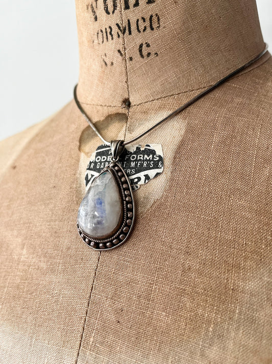 1980s Vintage Sterling Moonstone Teardrop Stone Pendant Necklace