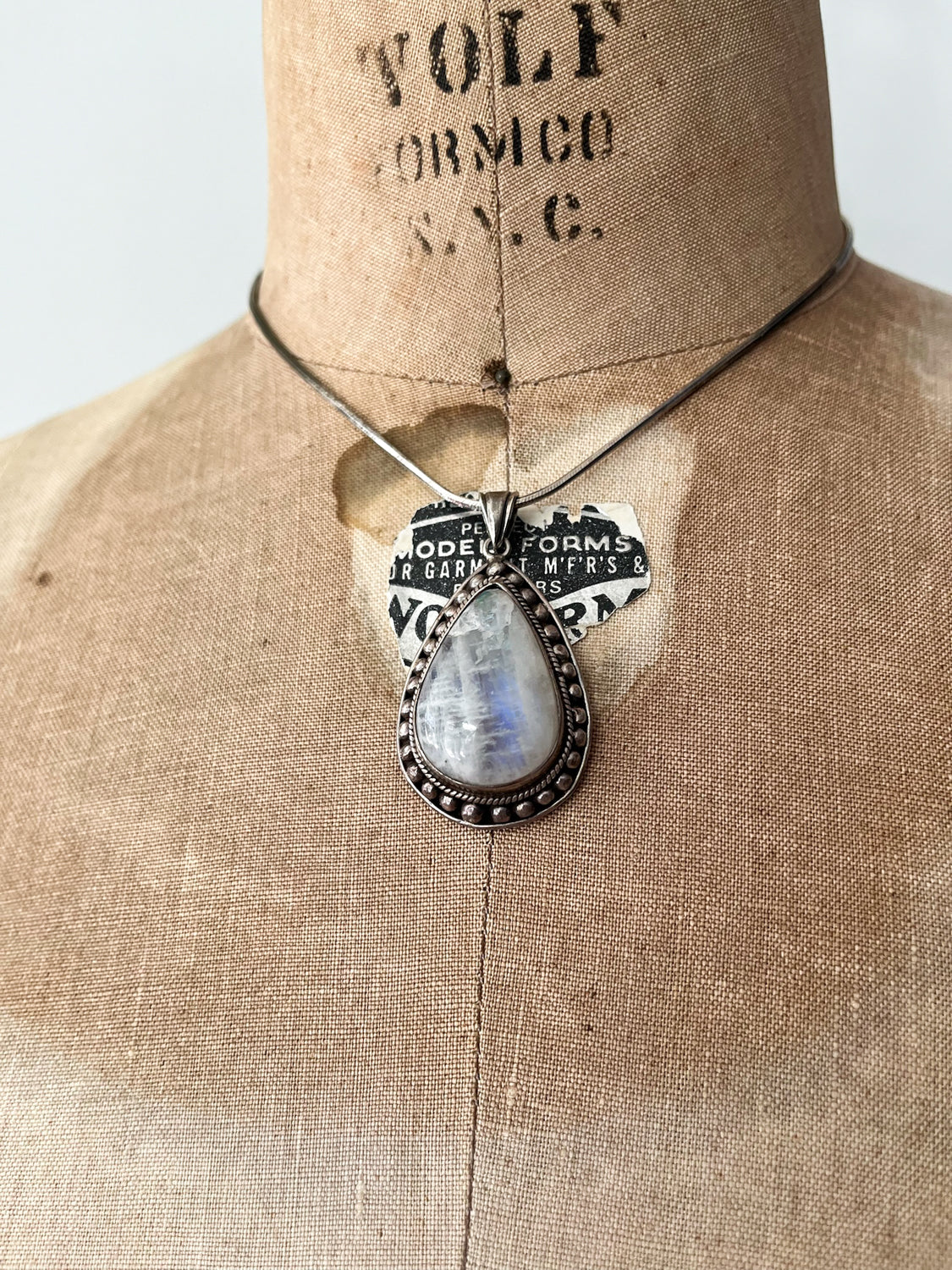 1980s Vintage Sterling Moonstone Teardrop Stone Pendant Necklace