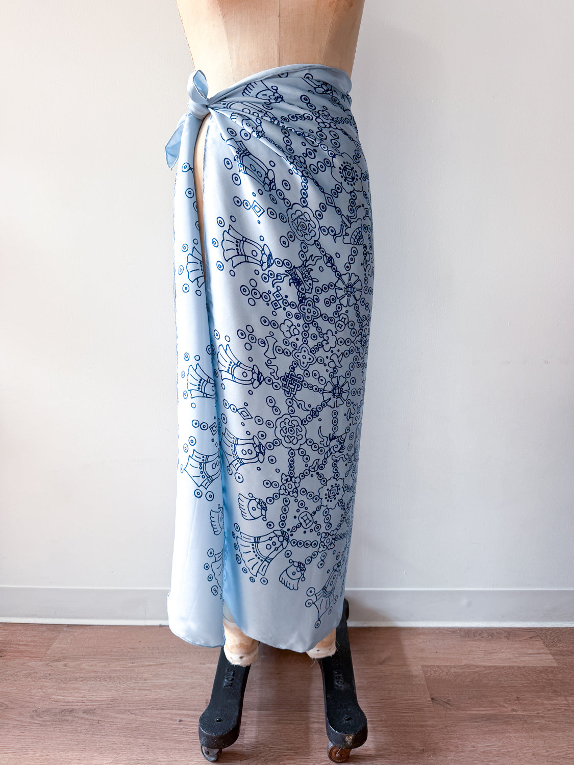 1970s Vintage Blue Under The Sea Silk Print Scarf Huge XL 46" x 46"