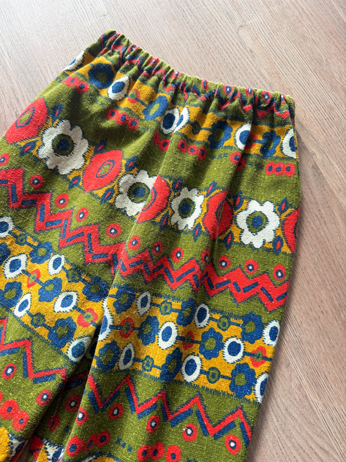 1960s Vintage Barkcloth Psychedelic Floral Zig Zag Bellbottom Pants